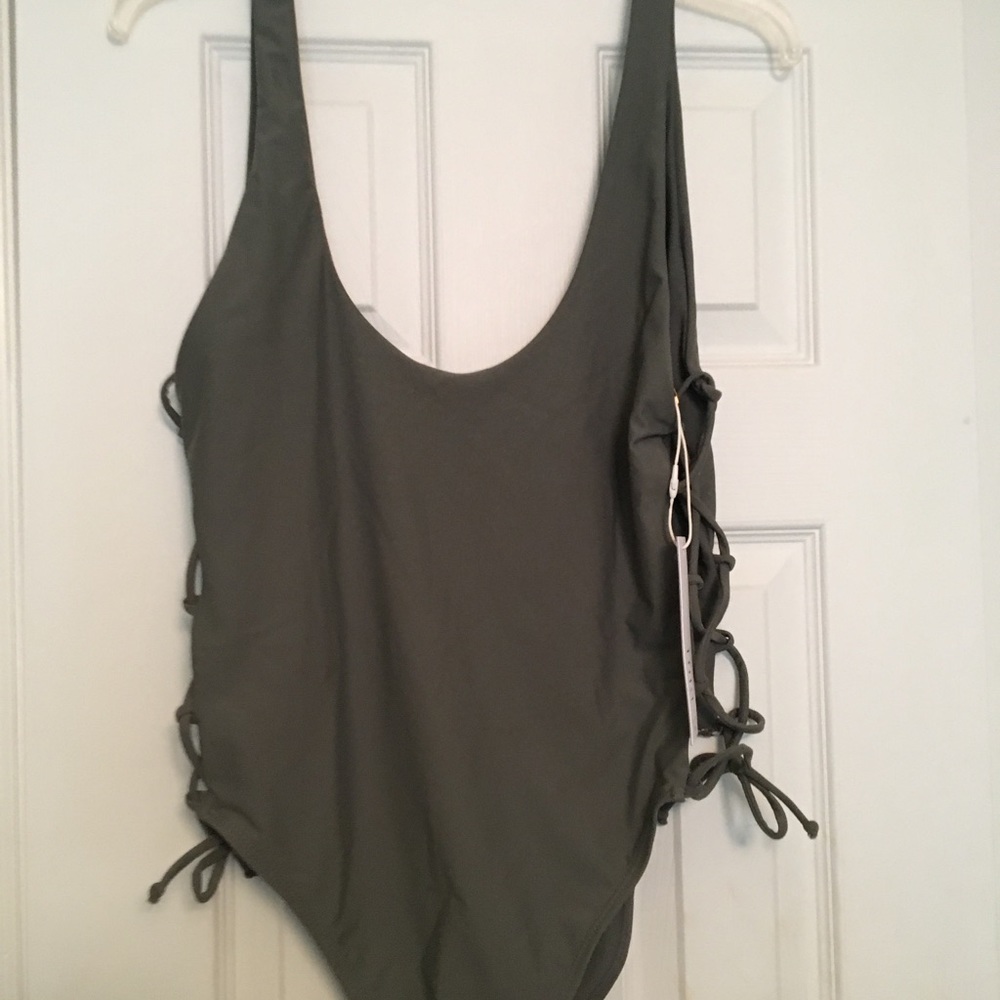 Brand new Tobi bathing suit - Picture 4 of 5